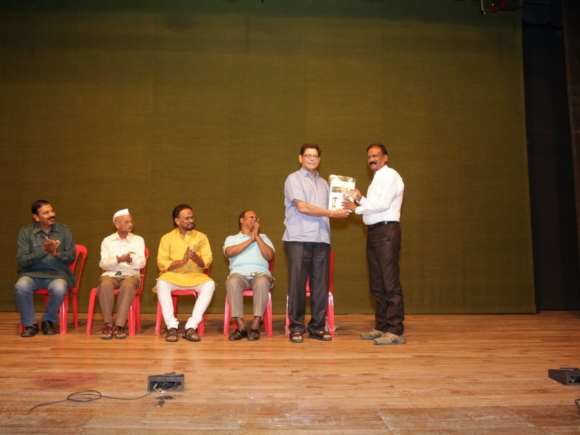 The first prize of the Natya Parishad to Ashok Mankar | अशोक मानकर यांच्या नाटकाला नाटय परिषदेचे प्रथम पारितोषीक