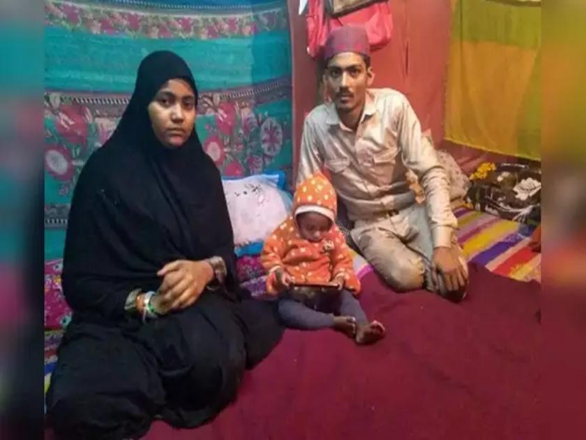 four months old dies after catching cold at shaheen bagh | शाहीन बागेत थंडीमुळे चिमुकल्याचा मृत्यू; आई-वडील अजुनही आंदोलनावर ठाम