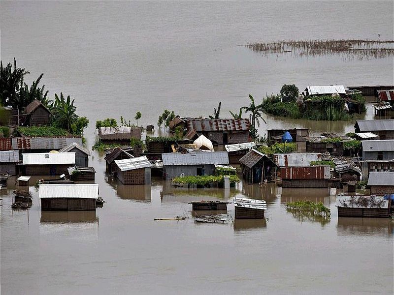 this monsoon as heavy rains floods batter indian states nearly 1900 dead and 46 missing | देशात पावसाचा कहर; 1900 जणांचा मृत्यू