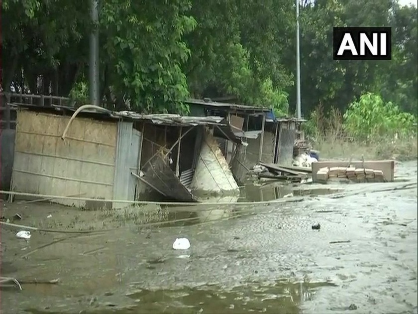 heavy rain and flood disrupts life of people in assam bihar and uttar pradesh several states on alert | आसाम, बिहारला पावसाचा तडाखा, 170 जणांचा मृत्यू