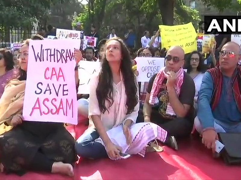 Save Assam! Striking North East India movement in Mumbai, agitation in Azad Maidan | आसाम वाचवा! धगधगत्या ईशान्य भारताचे मुंबईत पडसाद, आझाद मैदानात आंदोलन
