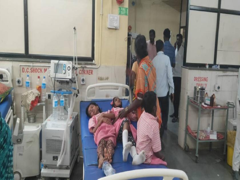 15 students of Zilla Parishad school poisoned by khichdi Incident at Tondar School in Udgir Taluk | जिल्हा परिषद शाळेच्या १५ विद्यार्थ्यांना खिचडीतून विषबाधा; उदगीर तालुक्यातील तोंडार शाळेतील घटना 