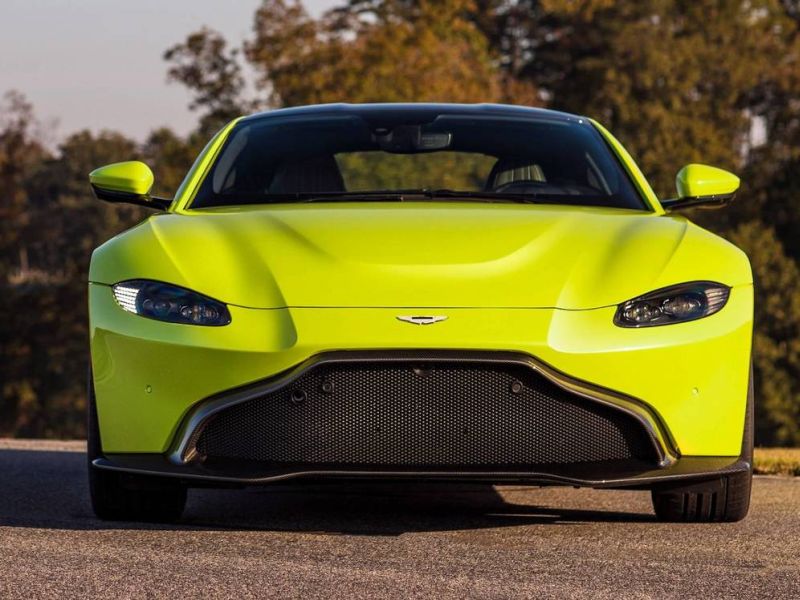 2019 Aston Martin Vantage sports car launched in India | Aston Martin ने लॉन्च केली नवीन स्पोर्ट कार, जाणून घ्या किंमत आणि खासियत
