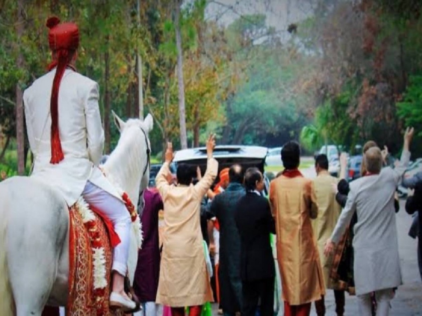 At Aligarh in Uttar Pradesh, the younger brother was married at the same time as the elder brother's wedding   | ऐकावं ते नवलच! मोठ्या भावाच्या लग्नात ऐनवेळी धाकटा भाऊ 'नवरदेव', तरूणीच्या दाव्याने माजली खळबळ!