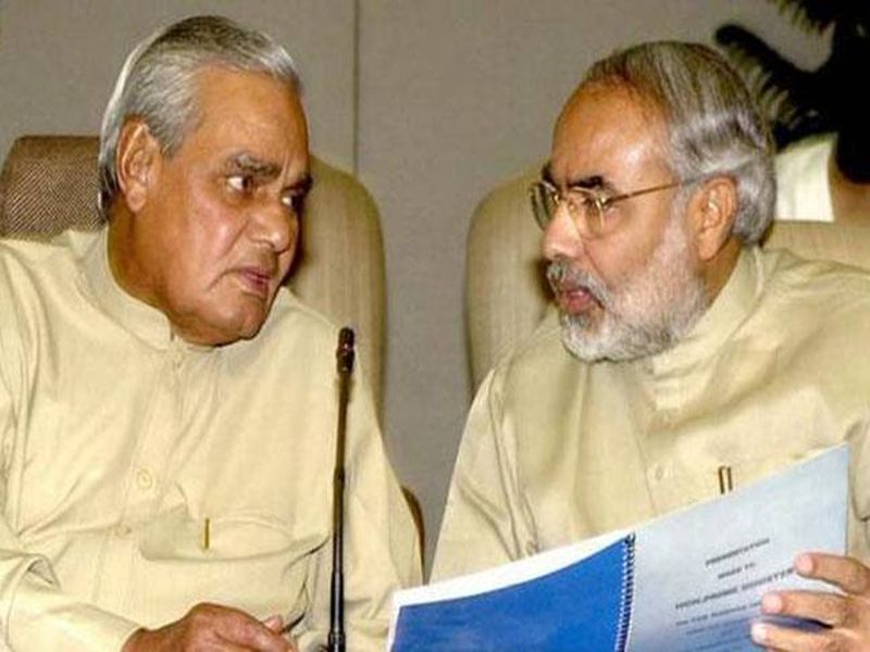 former prime minister Atal Bihari Vajpayee dies at 93 PM Narendra Modi calls it end of an era | Atal Bihari Vajpayee: वाजपेयींचं निधन म्हणजे एका युगाचा अंत; मोदींनी वाहिली श्रद्धांजली