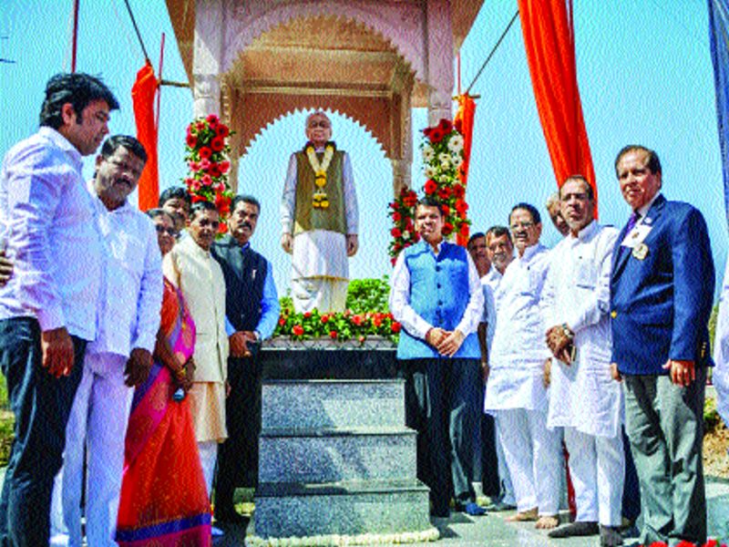 Atalji's significant contribution to make India strong and powerful - Devendra Fadnavis | भारताला कणखर व बलवान बनविण्यात अटलजींचा सिंहाचा वाटा - देवेंद्र फडणवीस