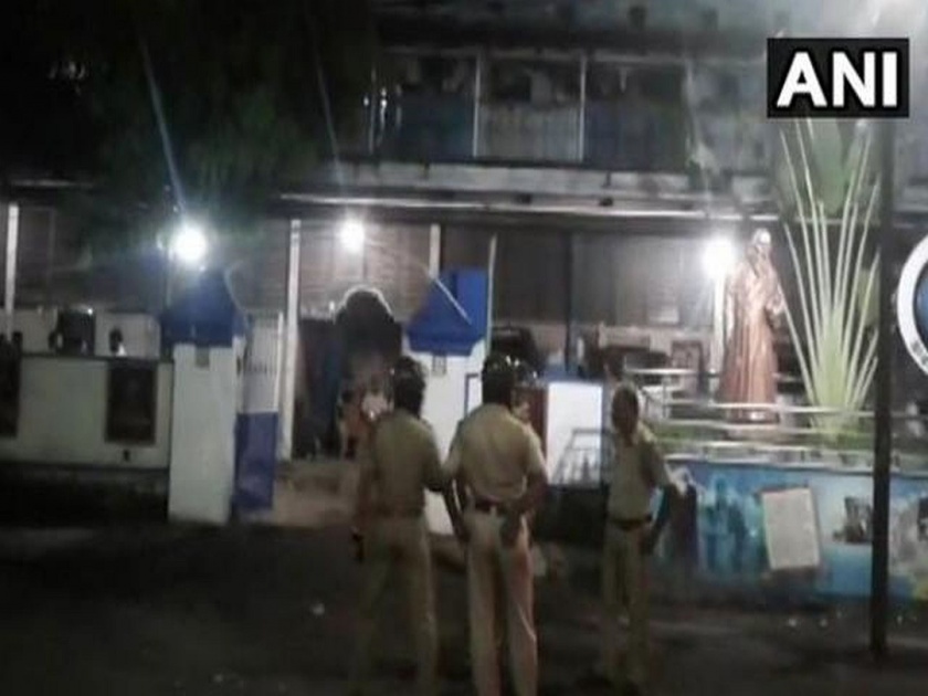 Bombs attack at BJP MP's house, firing from unknown people | भाजपा खासदाराच्या घरावर बॉम्बहल्ला, अज्ञातांकडून गोळीबार