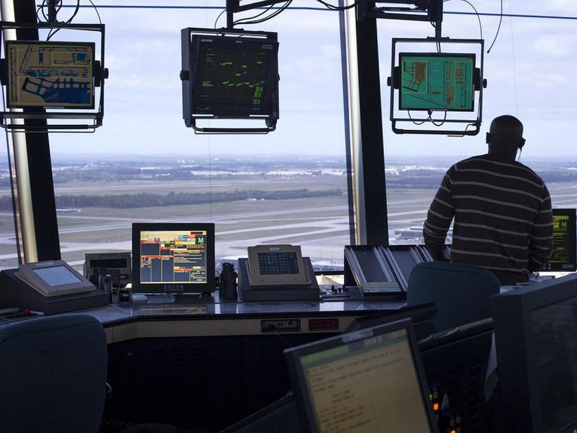 Alcohol testing of air traffic controllers and aircraft keepers | हवाई वाहतूक नियंत्रक व विमान देखभाल करणाऱ्यांची मद्यचाचणी