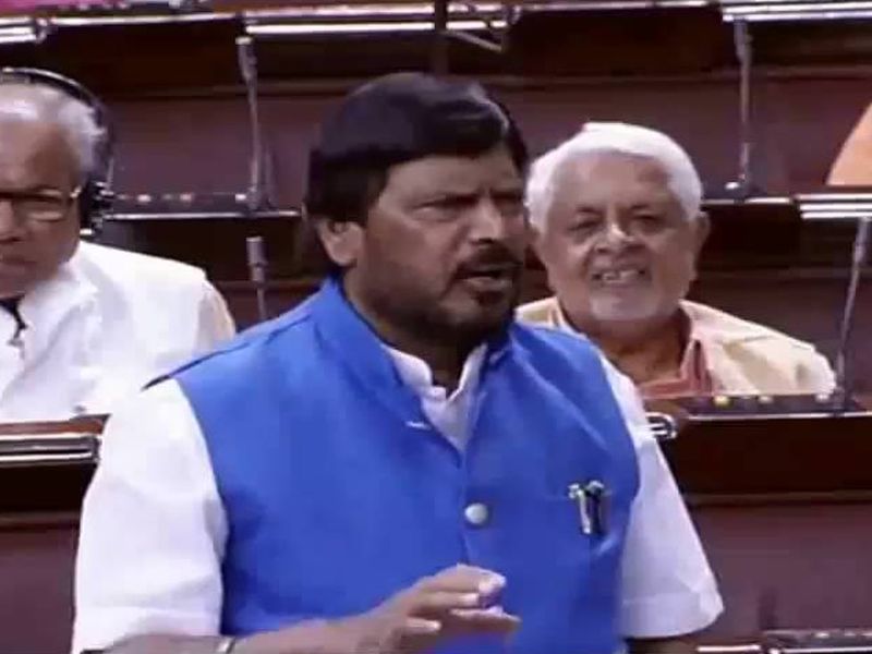 Ramdas Athavale claims that Sharad Pawar is with NDA, the government is still stable despite Shiv Sena's support | शरद पवार एनडीएसोबत असल्याचा रामदास आठवलेंचा दावा, शिवसेनेने पाठिंबा काढला तरी सरकार स्थिर