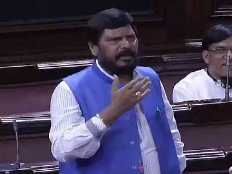 union minster Ramdas Athawales Funny Rhyming Speech In Parliament Video goes Viral | Video: राहुल को लग गयी है चाहूल; 2019 का मोदीजी ने बनाया है माहूल; आठवलेंच्या कवितेनं लोकसभेत हशा