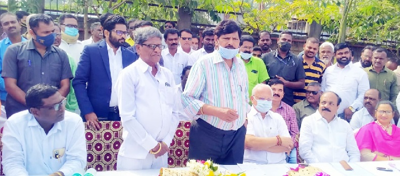 Union Minister of State Ramdas Athavale inspects Mata Ramabai Ambedkar Park during his visit to Sangli | केंद्रीय राज्यमंत्री रामदास आठवले सांगली दौऱ्यावर, माता रमाबाई आंबेडकर उद्यानाची केली पाहणी