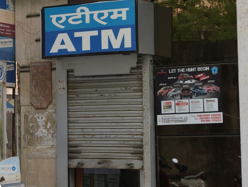 ATM service jam in Borlipanchan; The disadvantages of the citizens have been happening for three days | बोर्लीपंचतनमधील एटीएमची सेवा ठप्प; तीन दिवसांपासून होतेय नागरिकांची गैरसोय