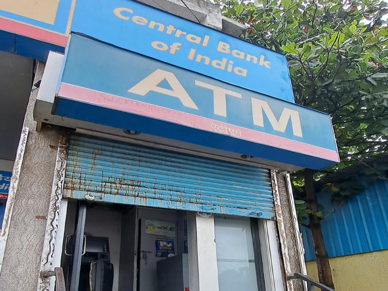 7 lakh stolen by breaking the Central Bank ATM near Pune Satara Highway | पुणे सातारा महामार्गाजवळ सेंट्रल बँकेचे एटीएम फोडून ७ लाख लंपास