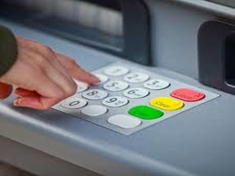 Prefer cashless transactions to prevent coronary infection; Due to ATMs, banks are also shrinking | कोरोनाचा संसर्ग टाळण्यासाठी कॅशलेस व्यवहारांना पसंती ; मुळे एटीएम, बँकांमध्येही शुकशुकाट