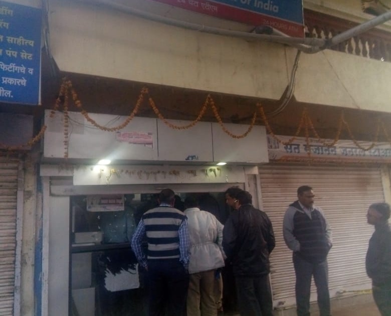 Thept in Central Bank ATM ; Ten lakhs of money ran out | सेंट्रल बँकेचे एटीएम फोडले; दहा लाखांची रक्कम पळविली