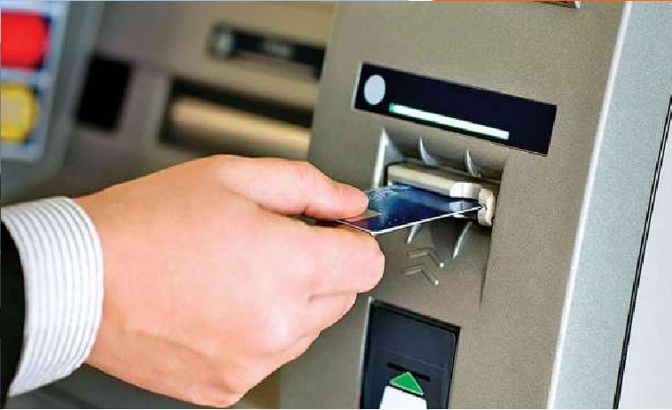 Both the foreigners were using 75 fake ATM cards there were 35 lakh on active cards | दोघे परदेशी नागरिक वापरत होते तब्बल ७५ बनावट एटीएमकार्ड, ॲक्टिव्ह कार्डवर होते ३५ लाख!