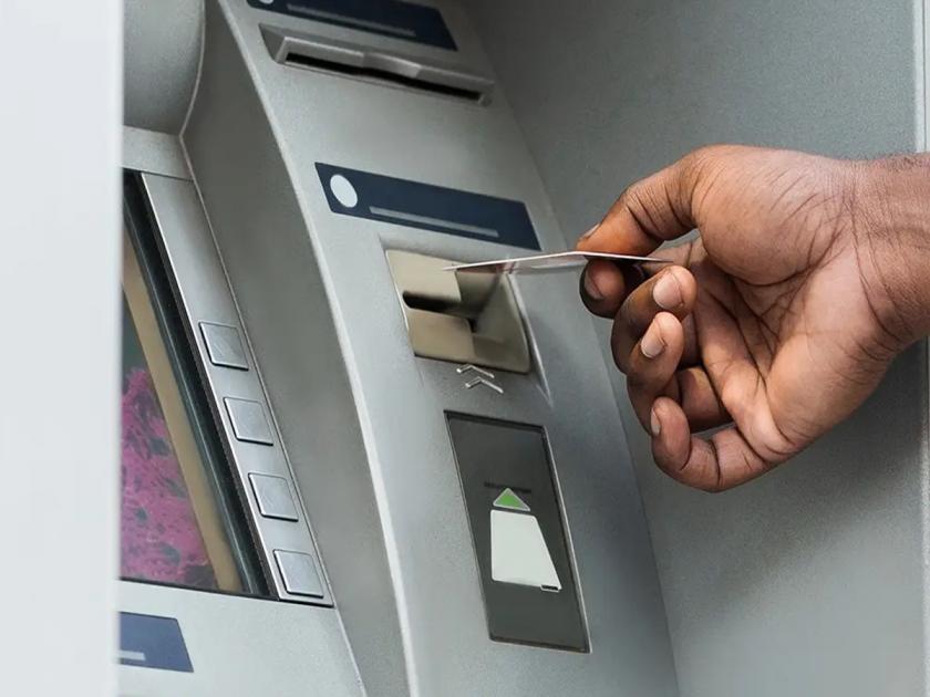Manipulation by opening ATM with fake key, 3.5 lakh lumpas; Incidents in the Deccan area | Pune: बनावट चावीने एटीएम उघडून फेरफार, सव्वा तीन लाख लंपास; डेक्कन परिसरातील घटना