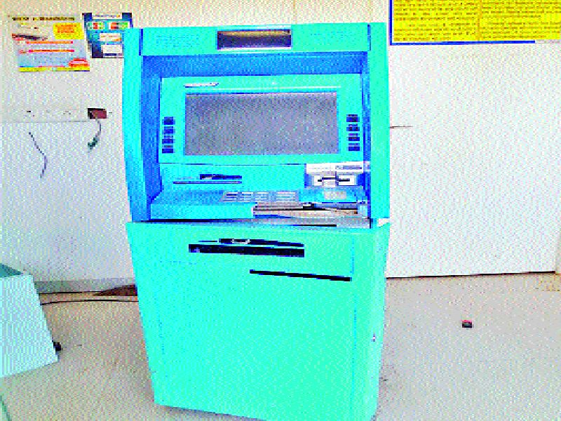 Kalamb is stolen in ten stores in a single night, trying to break an ATM | कळंबला एकाच रात्रीत दहा दुकानांत चोरी, एटीएम फोडण्याचा प्रयत्न
