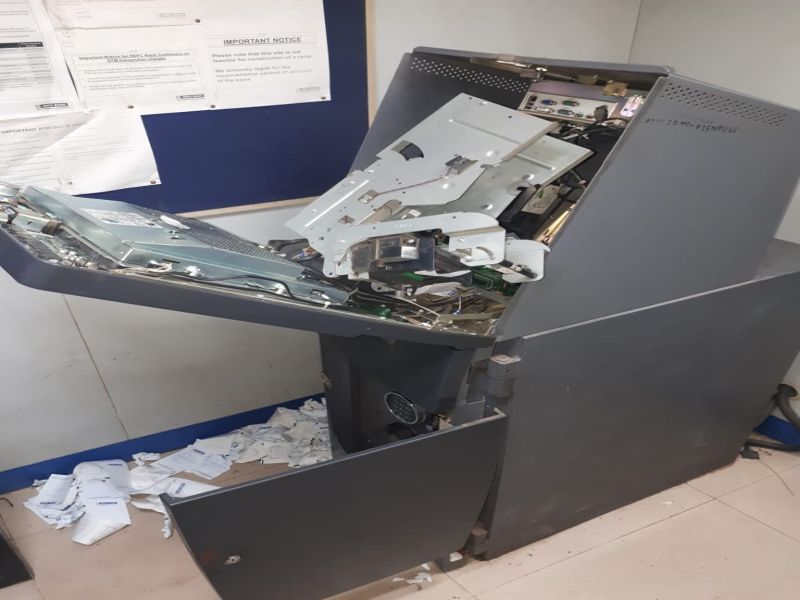 Due to the alert of the citizens, they caught three thieves who smashed ATMs in Munshi | नागरिकांच्या सतर्कतेमुळे मुंढव्यात एटीएम फोडणाऱ्या तीन चोरट्यांना पकडले