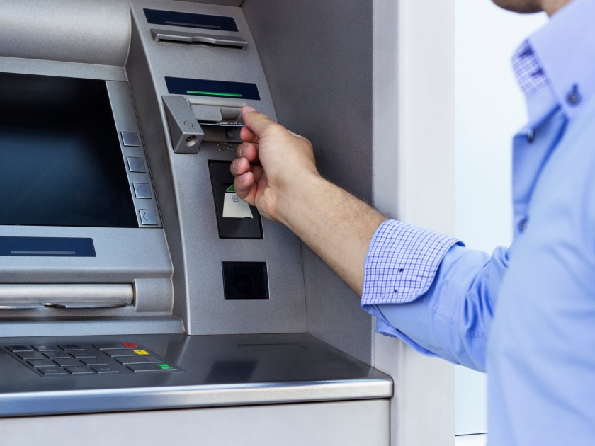 Eight hundred rupees less in every transaction of ATM! | ‘एटीएम’च्या प्रत्येक व्यवहारातून मिळाले आठशे रुपये कमी! 