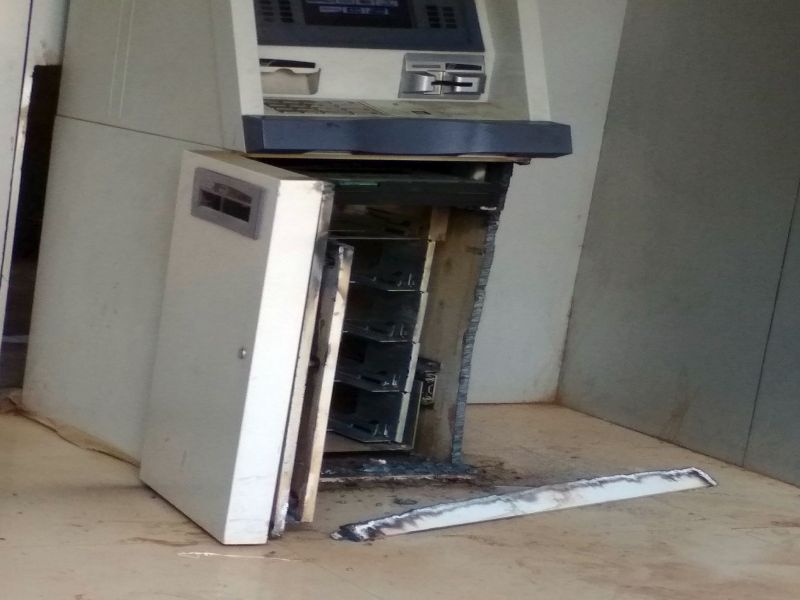 Jail Road, Makhlamabad's ATM smashed by a gang | एकाच टोळीने फोडले जेलरोड, मखमलाबादचे एटीएम