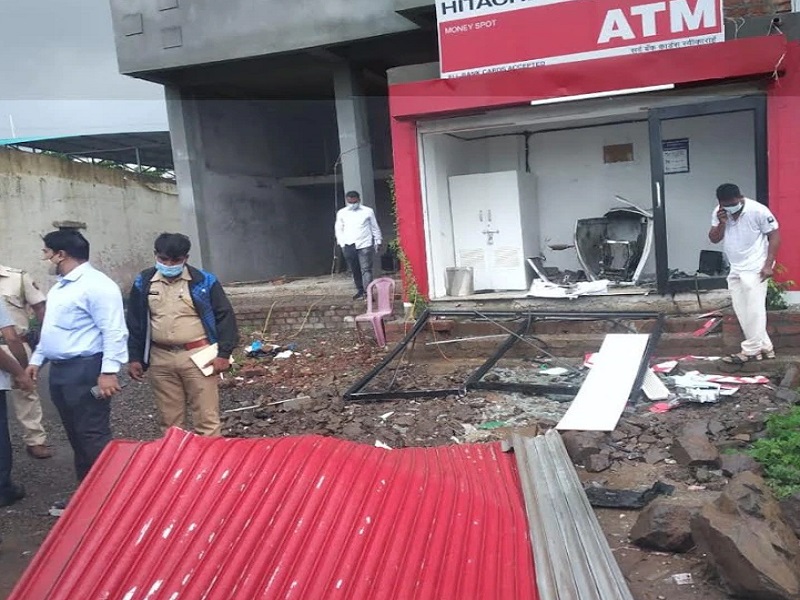 Big news! In Chakan, an explosion took place in an ATM machine with the intention of stealing | मोठी बातमी! चाकणमध्ये चोरीच्या उद्देशाने स्फोटकं लावून ATM मशीनमध्ये घडवला स्फोट
