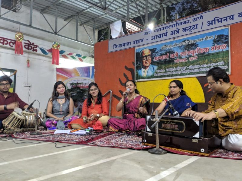 Acharya Atre Kadam, Thane | ठाण्यातील आचार्य अत्रे कट्ट्यावर २१ गायिकांना महिला दिनानिमित्त केला मानाचा मुजरा