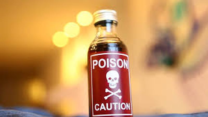 Attempt to poison the woman | महिलेस विषारी द्रव्य पाजून मारण्याचा प्रयत्न