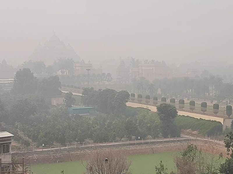 Fireworks degrade air quality in Delhi; Farmers also continue to protest on the highway | आतषबाजीमुळे दिल्लीत हवेची गुणवत्ता खालावली; शेतकऱ्यांचेही महामार्गावर आंदाेलन सुरूच