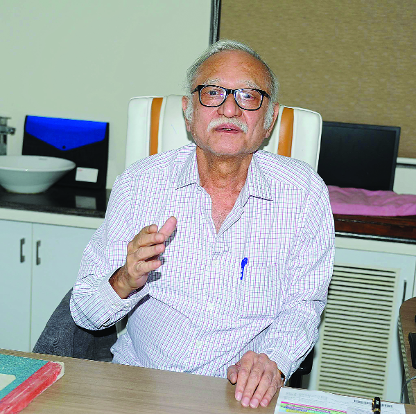  Cataract-free Maharashtra campaign will be successful: Dr. Atul Joglekar | मोतीबिंदूमुक्त महाराष्ट्र अभियान यशस्वी होईल : डॉ. अतुल जोगळेकर