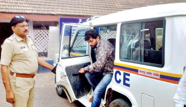 Accused of 'Prahar', Sanjay Shinde accused of being abusive | ‘प्रहार’ च्या अतुल खुपसेंना संजय शिंदे यांनी शिवीगाळ केल्याचा आरोप