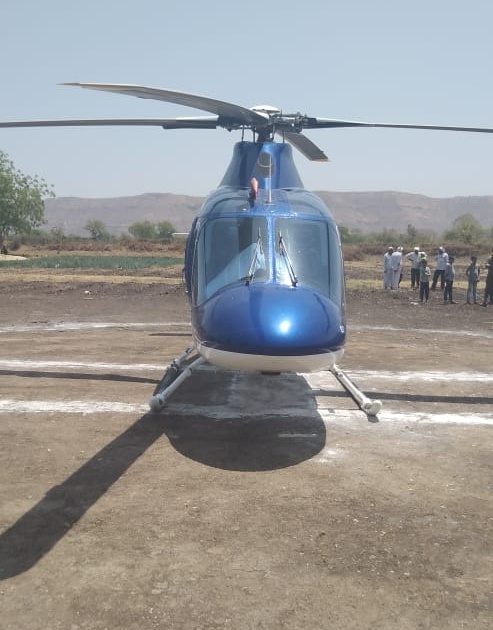  Sadbhau Khot's helicopter took an hour in the air | सदाभाऊ खोत यांचे हेलिकॉप्टर तासभर हवेतच भरकटले