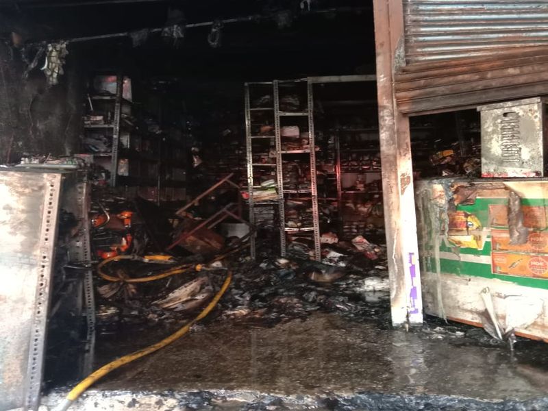 fire breaks out in Aurangabad manoj automobile shop | औरंगाबादमध्ये गॅरेजला भीषण आग