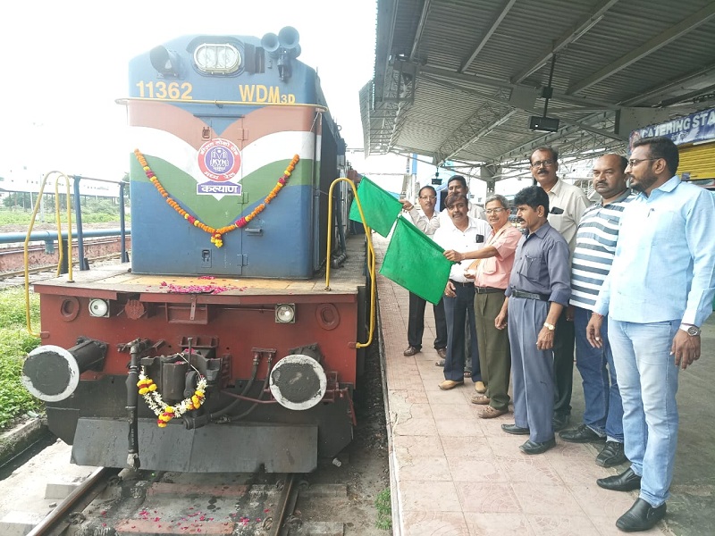 Huge response to 'Aurangabad- Nanded' special train | औरंगाबाद- नांदेड विशेष रेल्वेला प्रतिसाद