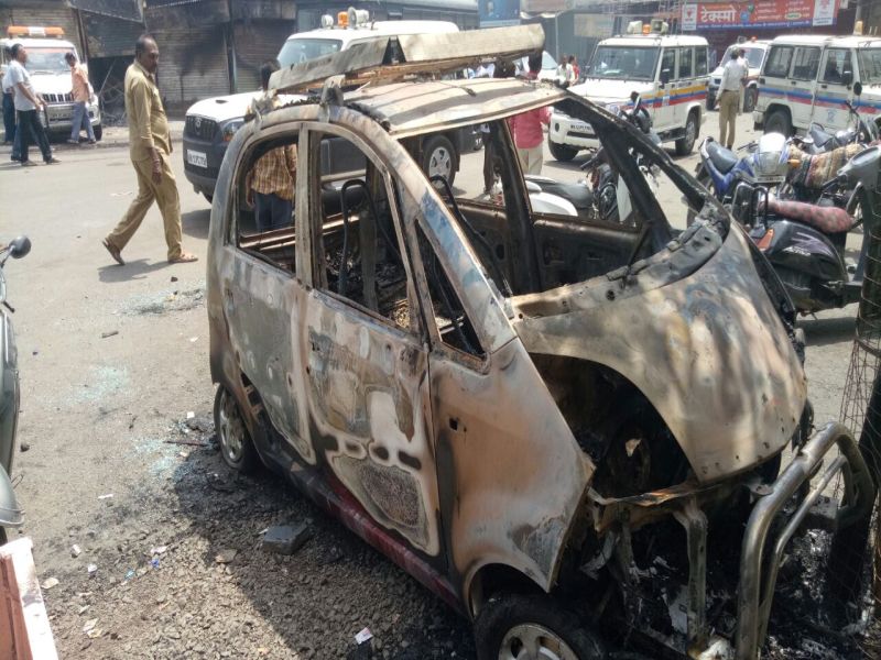 Aurangabad Violence : clash between two groups in Aurangabad; section 144 imposed | Aurangabad Violence : जाळपोळीत दिव्यांगाचा होरपळून मृत्यू 