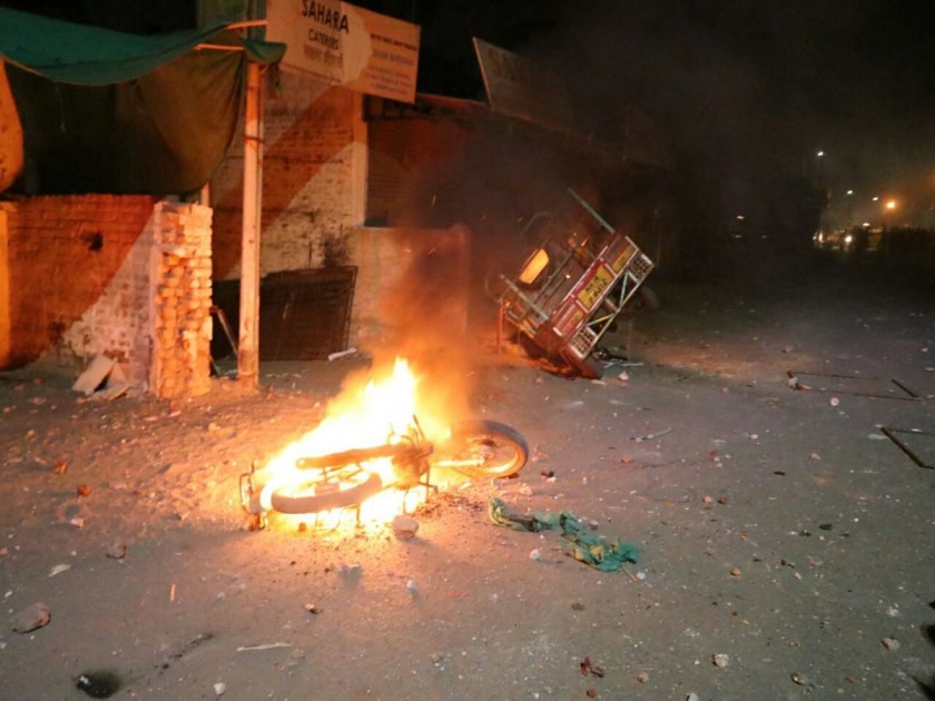 Aurangabad Violence: Clashes erupt in Aurangabad between two groups; many shops, vehicles set ablaze | Aurangabad Violence : संघर्ष टाळा, आपुलकीनं राहुया...आवाहन आपल्या औरंगाबादला!