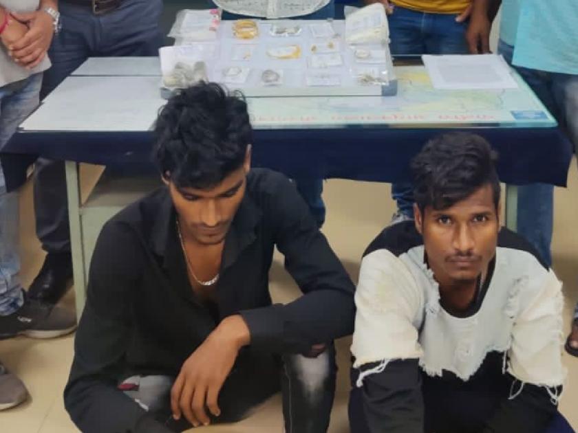 Aurangabad News | Two robbers arrested within 24 hours of Robbery, stolen assets worth 97,000 were seized | घरफोडी करणाऱ्यांना दोघांना चोवीस तासाच्या आत बेड्या, ९७ हजारांचा मुद्देमाल जप्त