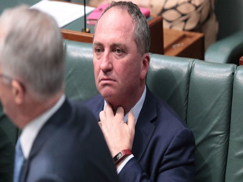 Ineligible to remain Australia's deputy prime minister | आॅस्ट्रेलियाचे उपपंतप्रधान पदावर राहण्यास अपात्र