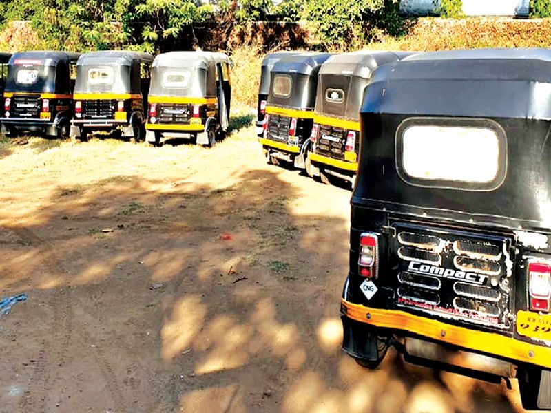 52 rickshaw seized in Badlapur | बदलापूरमध्ये बेकायदा ५२ रिक्षा जप्त