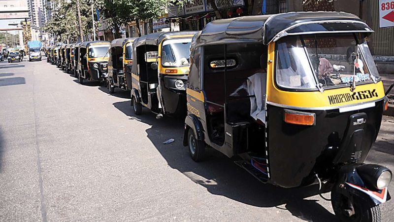 Autorickshaw wheels stop, drivers question livelihoods! | ऑटोरिक्षाची चाके थांबल्याने चालकांच्या उदरनिर्वाहाचा प्रश्न!