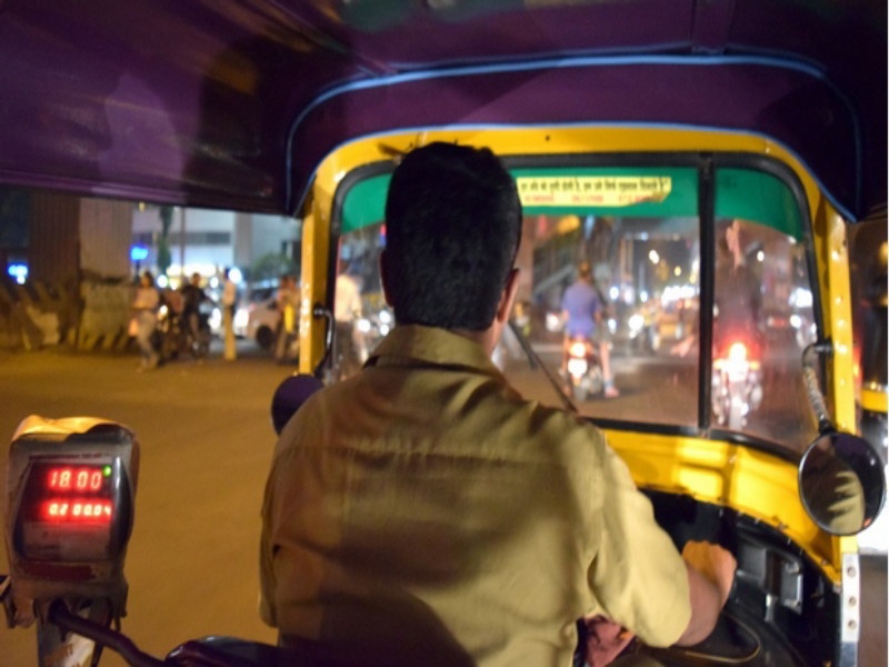 The Declaration kalyan mandal of auto Rickshaw by state government | गेली १० वर्षे राज्य सरकारकडून रिक्षाचालक कल्याण मंडळाच्या फक्त घोषणाच