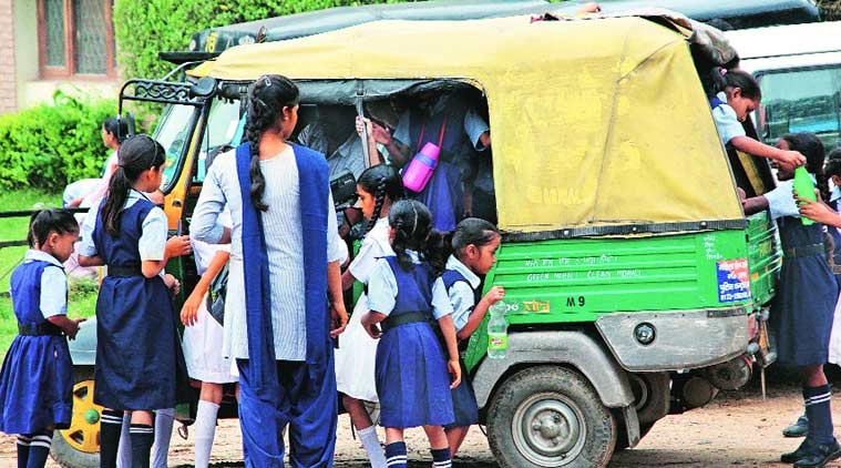 ST trains closed in Solapur district; Students started reaching the college by rickshaw | सोलापूर जिल्ह्यातील एसटी गाड्या बंद; विद्यार्थी रिक्षाने पोहोचू लागले कॉलेजला