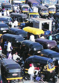 Suicide time on rickshaws if there is no government help | सरकारी मदत न मिळाल्यास रिक्षावाल्यांवर आत्महत्येची वेळ