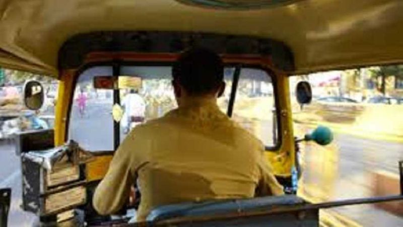 Alternative employment time on autorickshaw drivers | इंधन दरवाढीचा फटका; ऑटोरिक्षाचालकांवर पर्यायी रोजगाराची वेळ