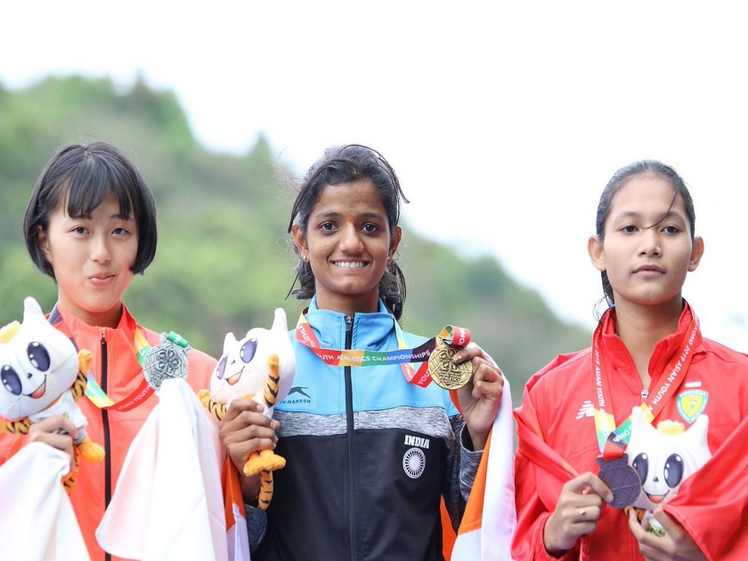 Gold Medal Winner in 3rd Asian Youth Athletics Championship Avantika Narale father doing Plumber job to fulfill daughter dream | अवंतिकाची सुवर्ण भरारी; प्लंबर काम करणाऱ्या वडिलांची छाती अभिमानानं फुलली