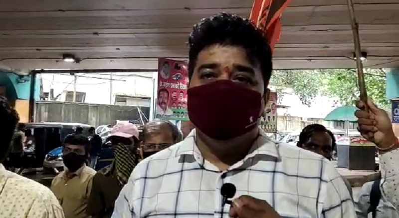 'Give me five minutes, local travel', MNS leader Avinash Jadhav's request to the police | 'पाच मिनिटं द्या, लोकल प्रवास करतो', मनसेचं सविनय कायदेभंग आंदोलन