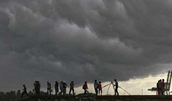 In Maharashtra, 50 people died due to rains, floods and 23 due to lightning and storms | महाराष्ट्रात पाऊस, पुरांमुळे ५० तर वीज, वादळांमुळे २३ जणांचा मृत्यू