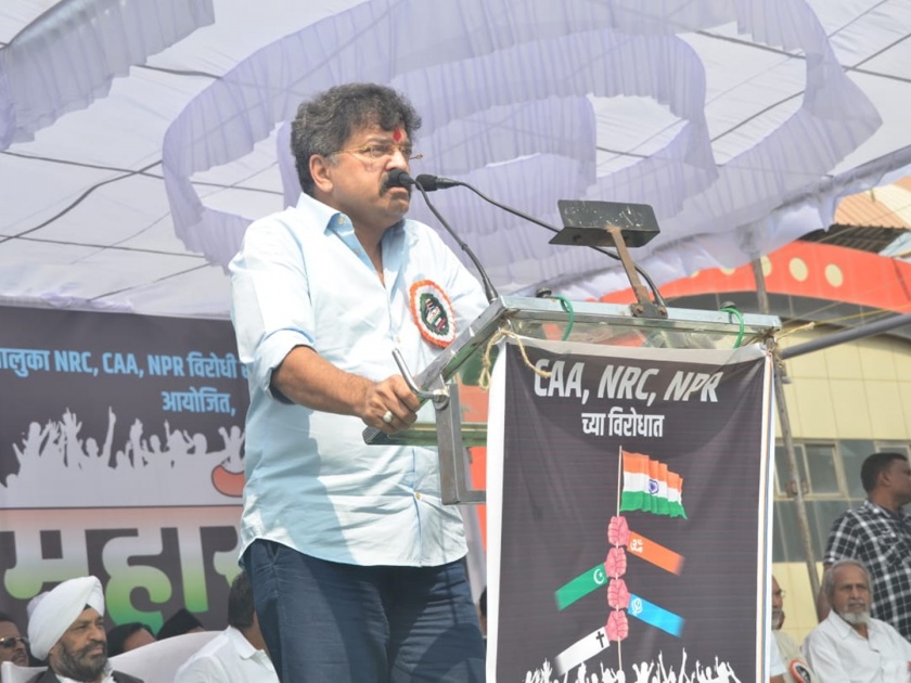 Jitendra Awhad Paithan agitation against NRC | आता फडणवीसांचं सरकार नाही; चित्रीकरण करणाऱ्या पोलिसावर आव्हाड भडकले
