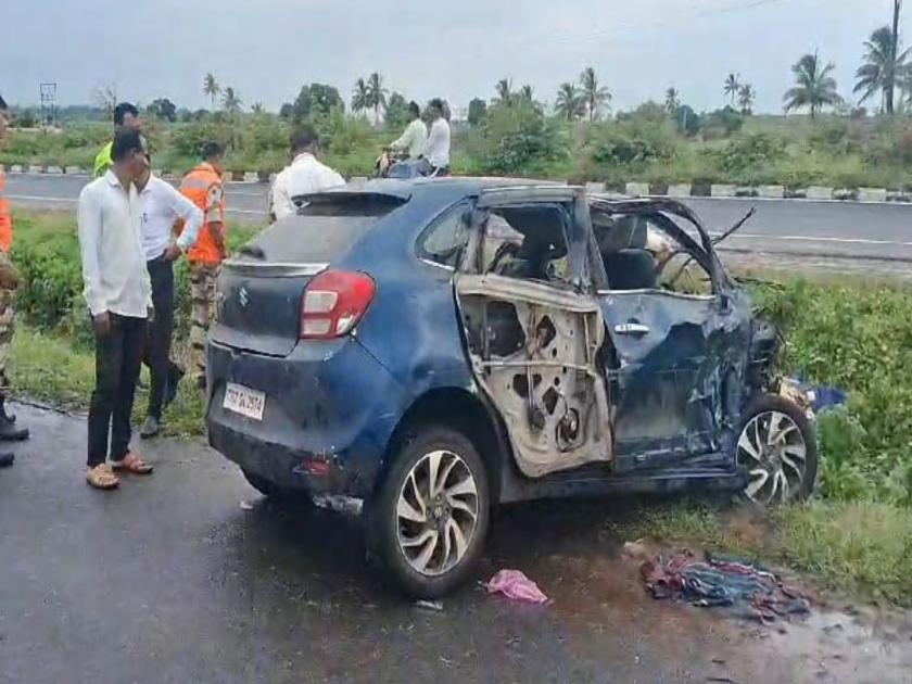 Pune Maruti Brizza Car Fatal Accident on Pune Solapur Expressway 5 people died on the spot | Pune :पुणे सोलापूर हायवेवर कारचा भीषण अपघात; ५ जणांचा जागीच मृत्यू