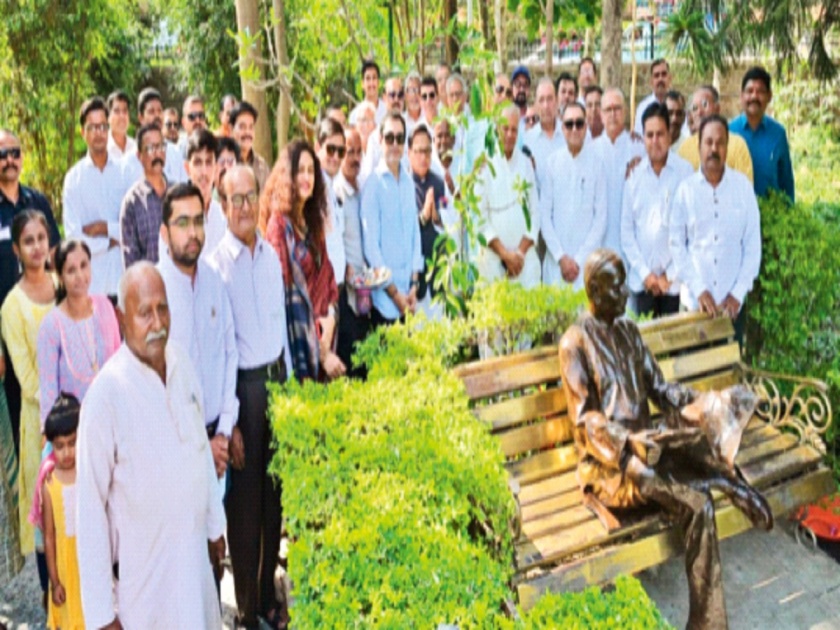 A sacred Rudraksha tree was planted on the martyrdom day at Babuji's inspiration site at Yavatmal | यवतमाळला बाबूजींच्या प्रेरणास्थळावर शहीददिनी लावले पवित्र रुद्राक्षाचे झाड